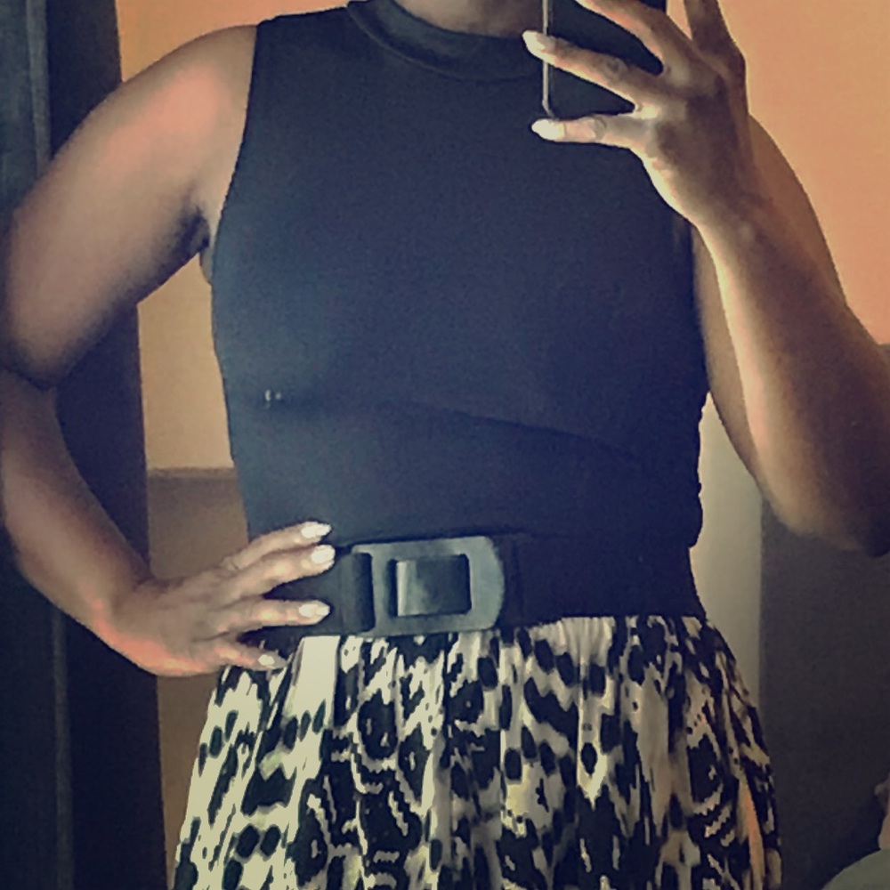 Black Sleeveless Mock Cropped Top